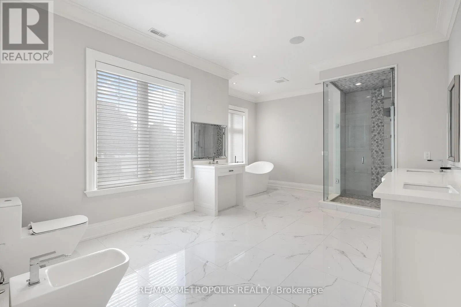 2 POPLAR DRIVE