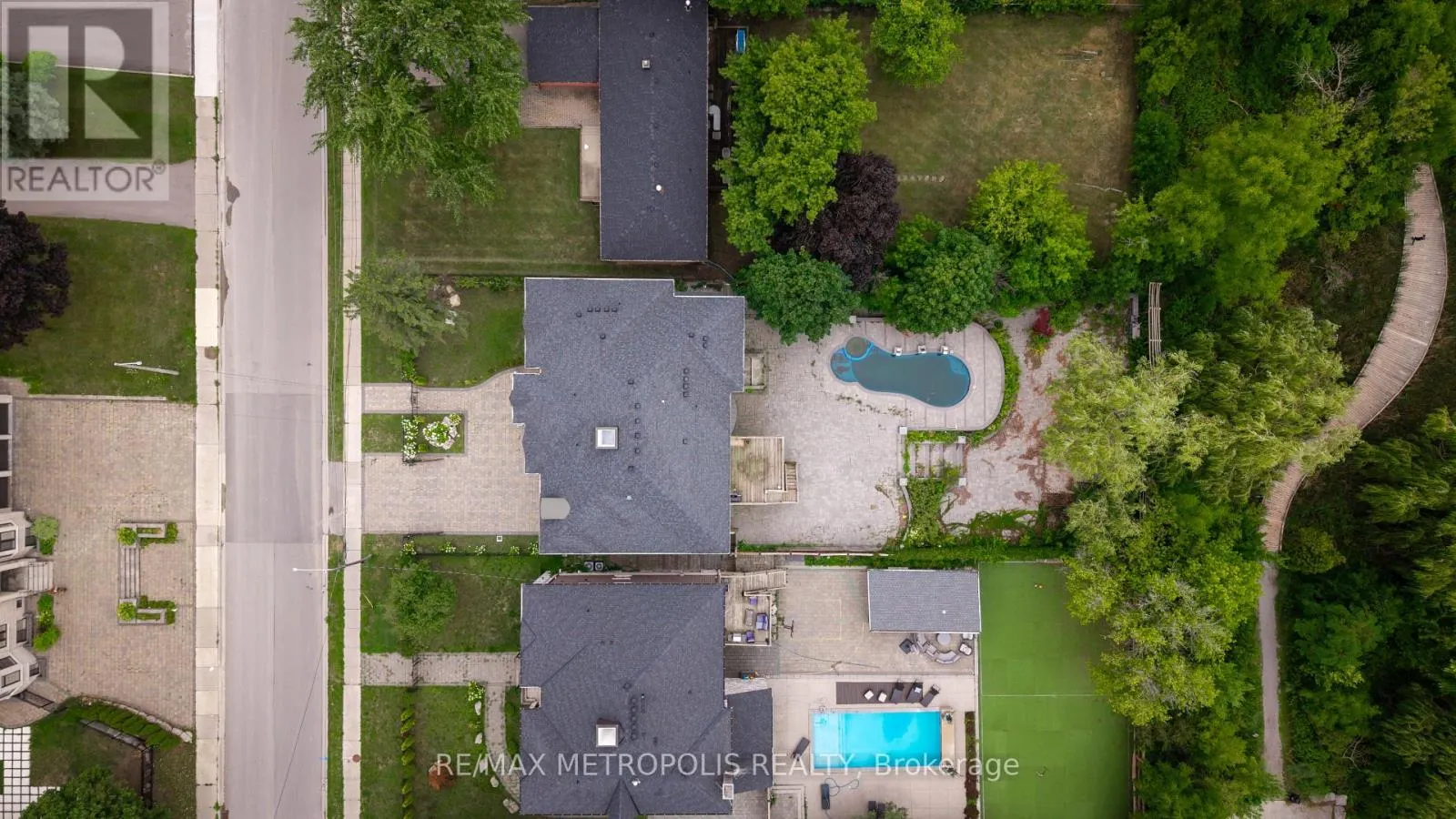 2 POPLAR DRIVE