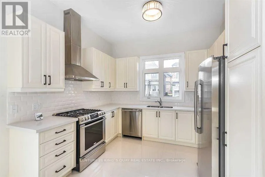 102 GIARDINA CRESCENT