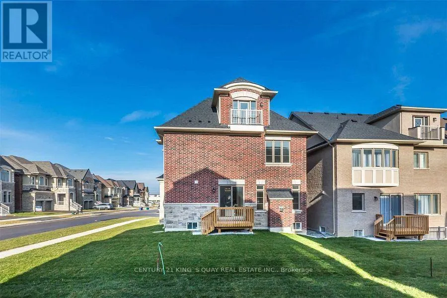 102 GIARDINA CRESCENT