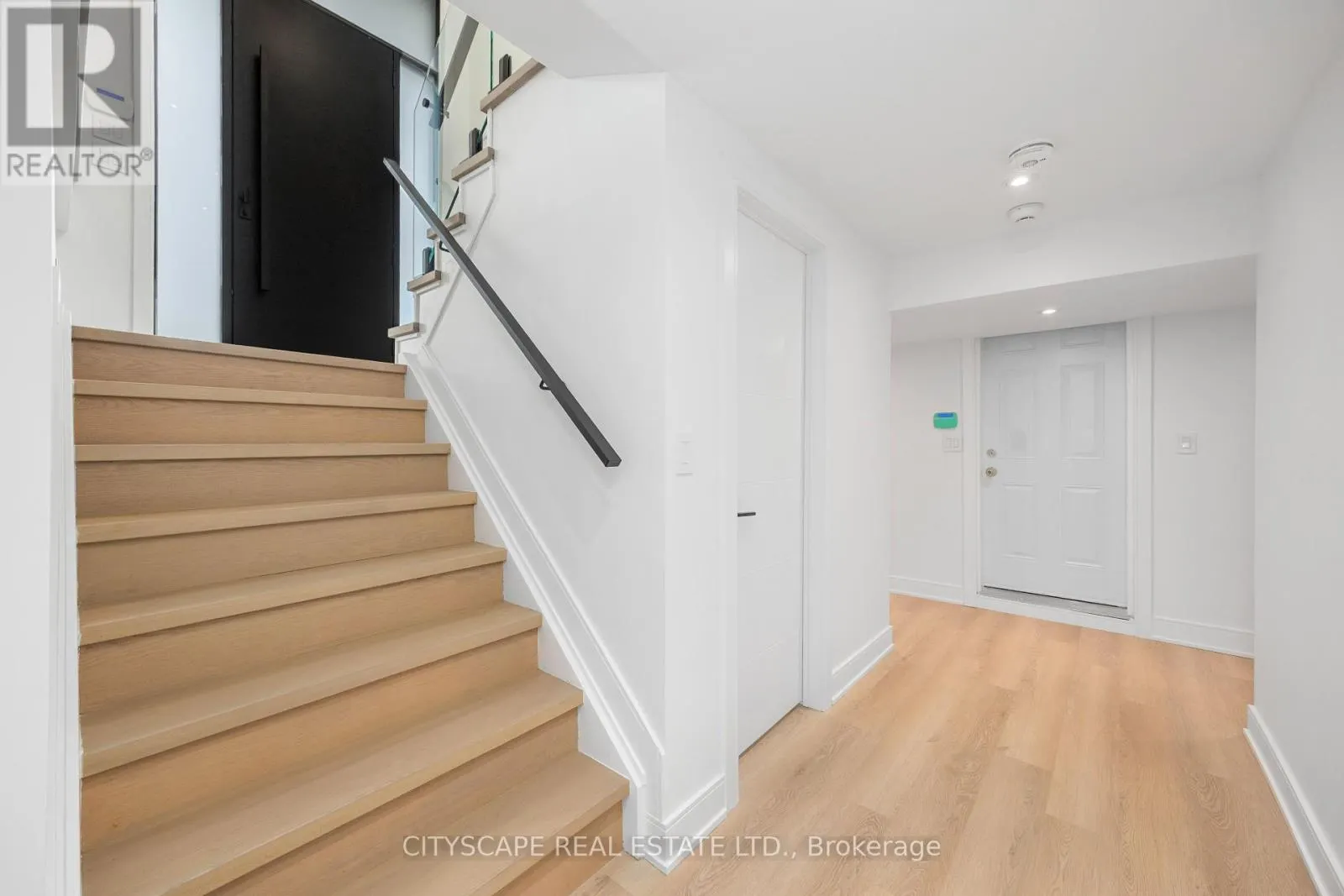 6 PORTREE CRESCENT