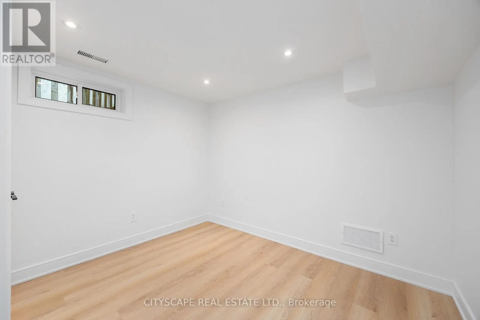 6 PORTREE CRESCENT
