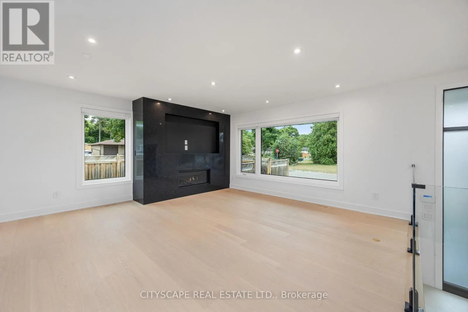 6 PORTREE CRESCENT