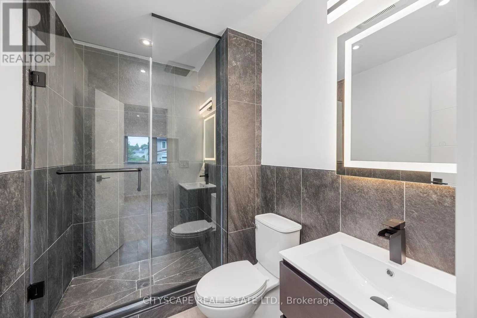 6 PORTREE CRESCENT