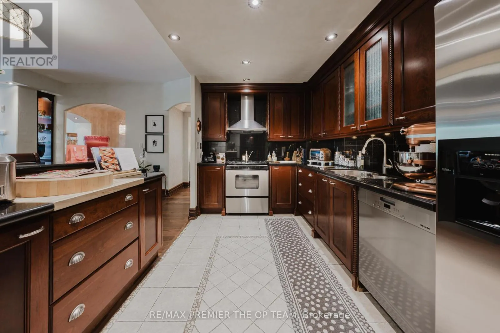 321 - 121 WOODBRIDGE AVENUE