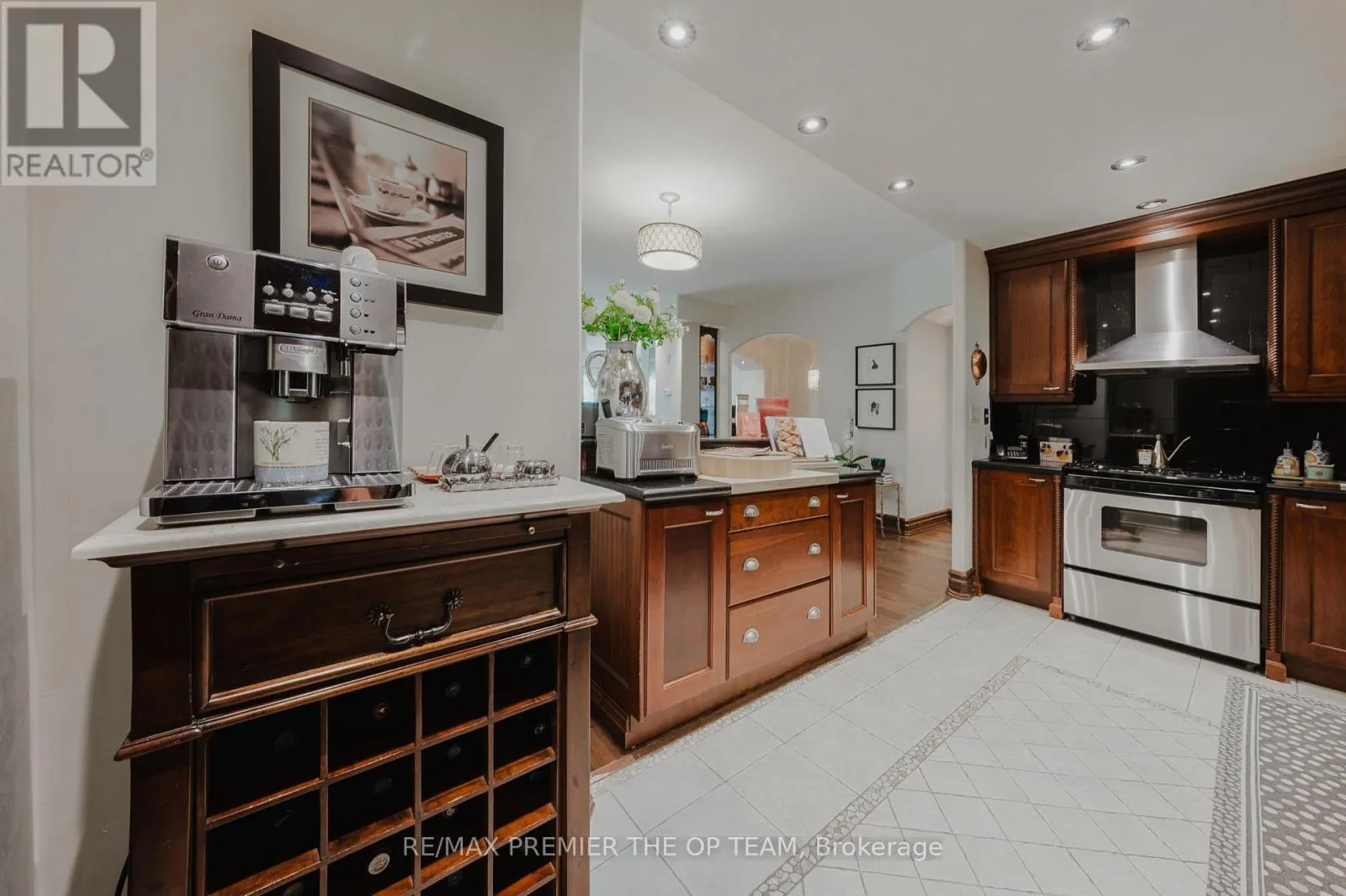 321 - 121 WOODBRIDGE AVENUE