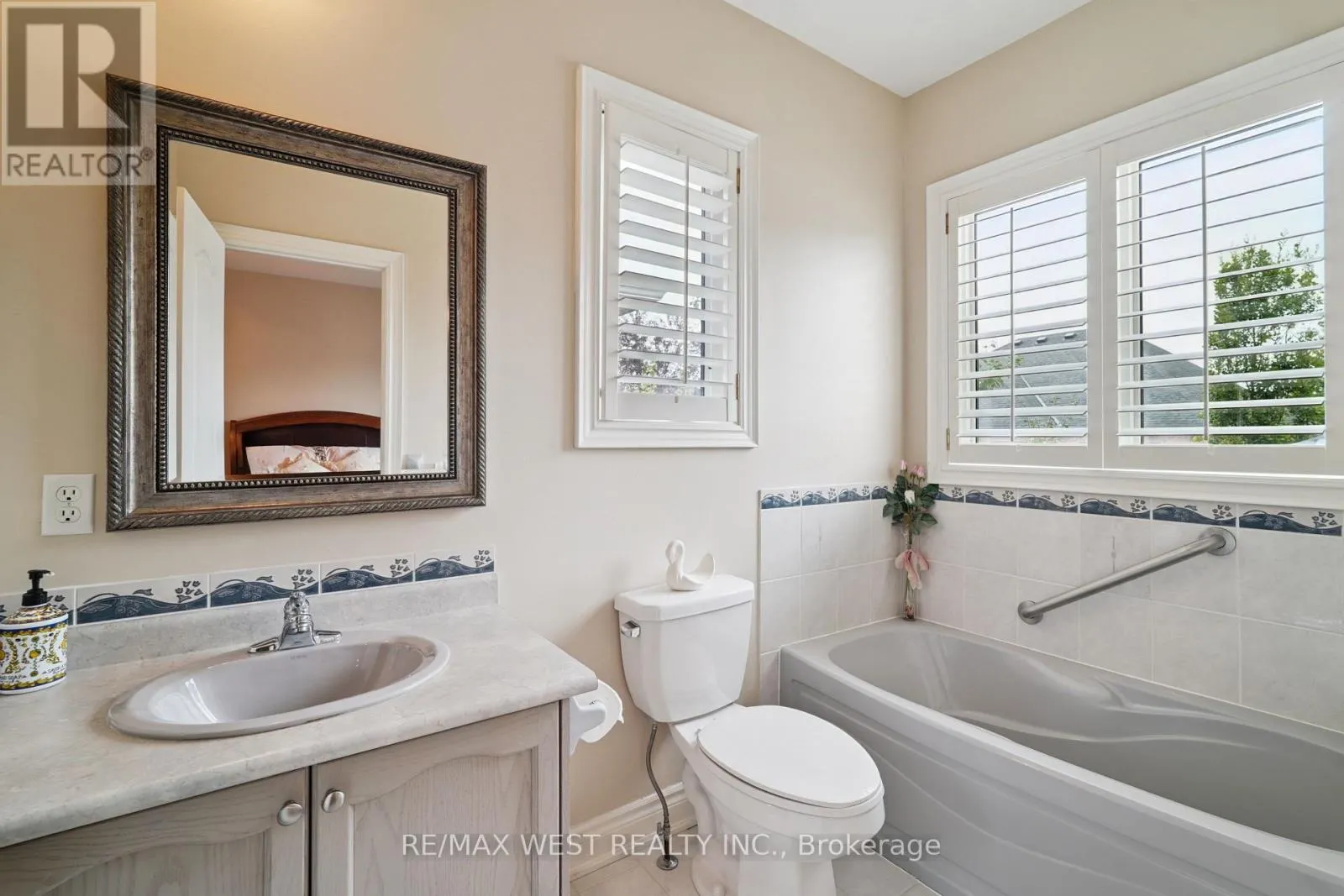 133 CUPOLA CRESCENT
