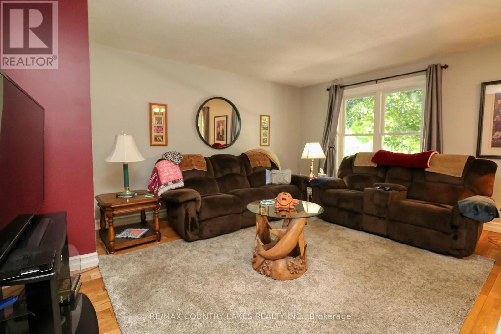 588 MAIN STREET E