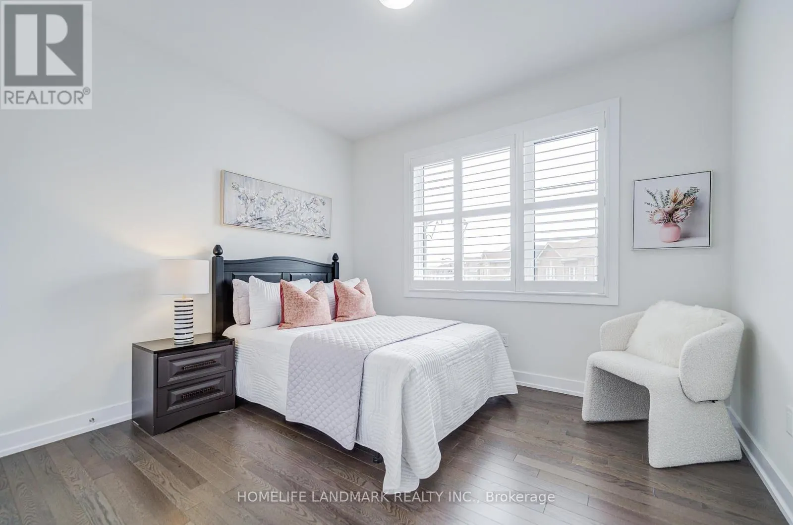 33 GOLDEN FERN STREET