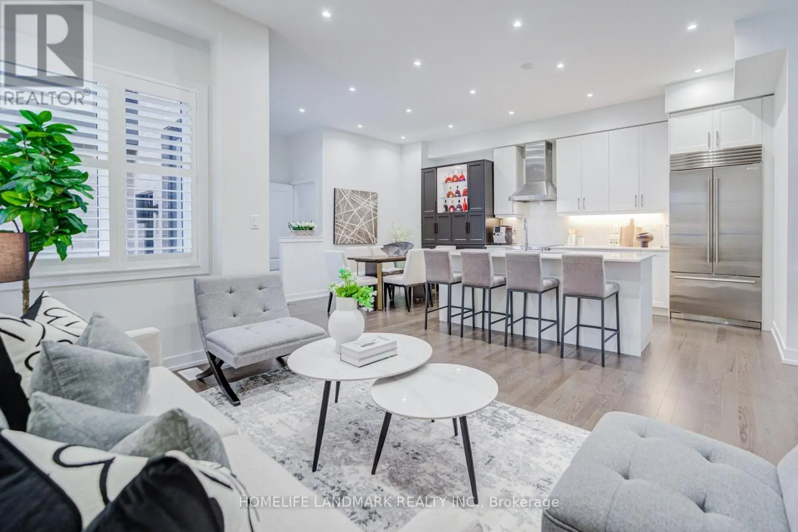 33 GOLDEN FERN STREET
