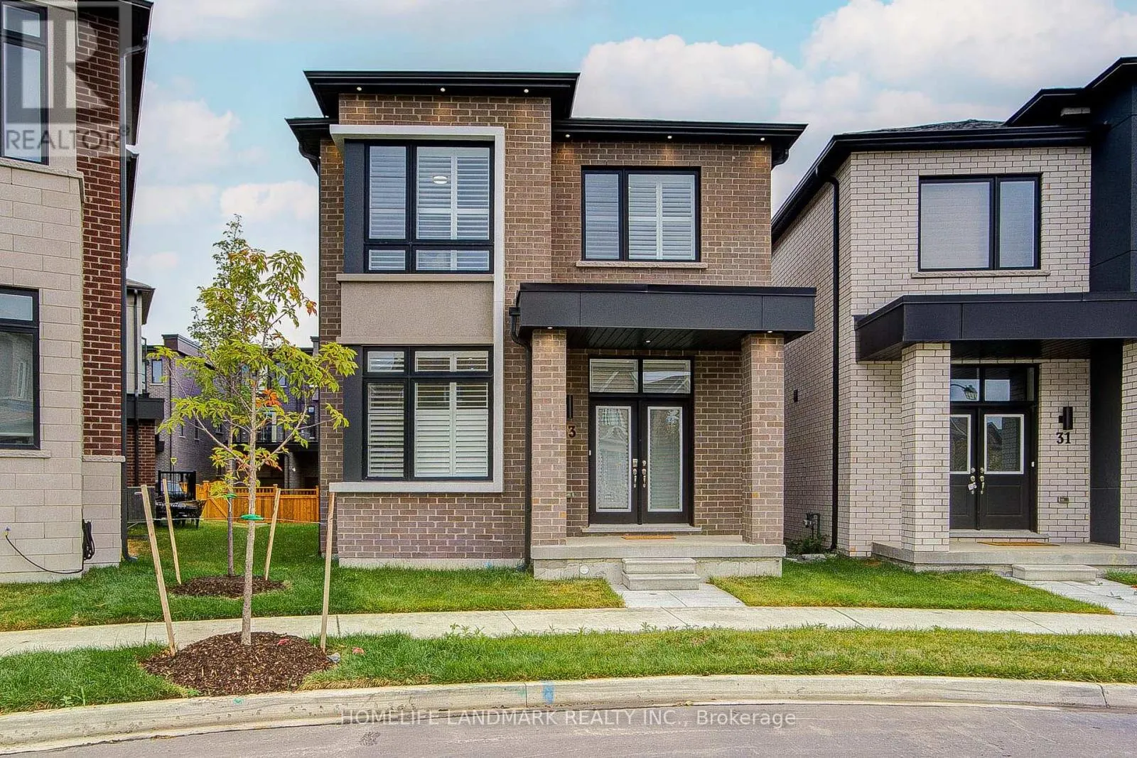 33 GOLDEN FERN STREET
