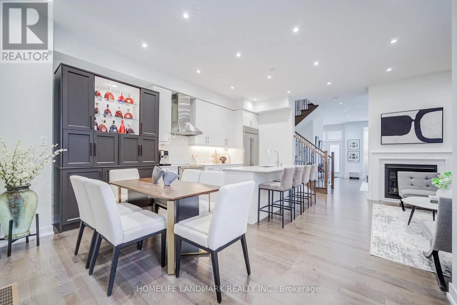 33 GOLDEN FERN STREET