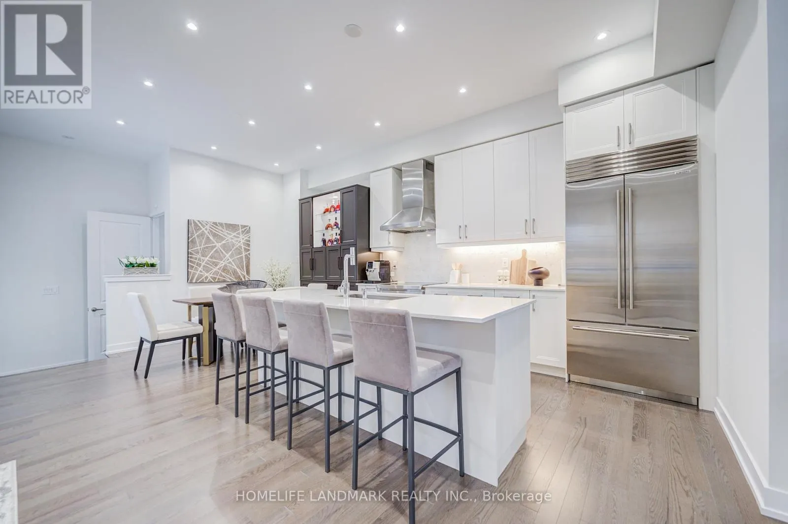 33 GOLDEN FERN STREET