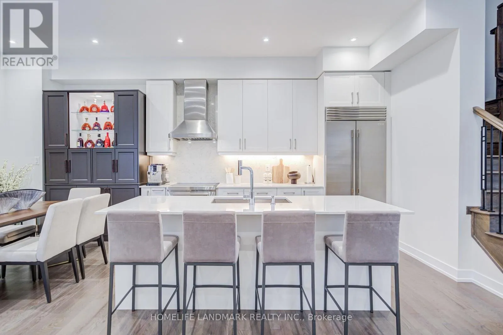 33 GOLDEN FERN STREET