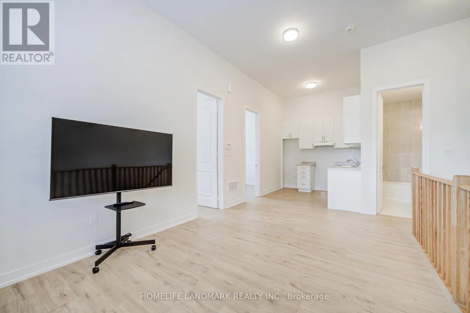 33 GOLDEN FERN STREET