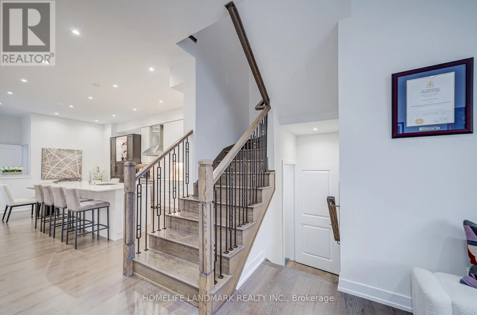 33 GOLDEN FERN STREET
