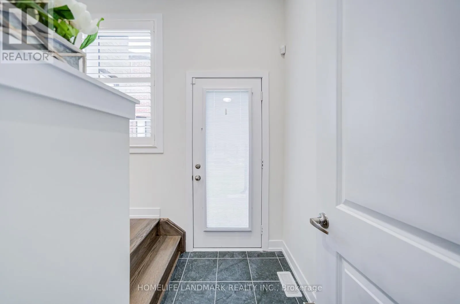 33 GOLDEN FERN STREET