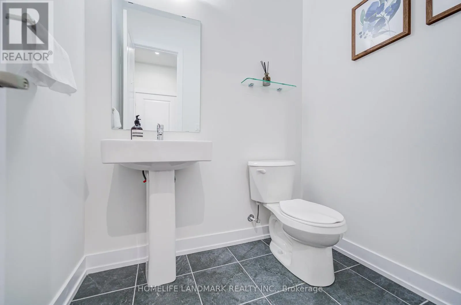 33 GOLDEN FERN STREET