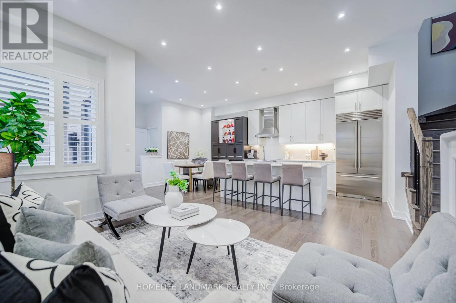 33 GOLDEN FERN STREET