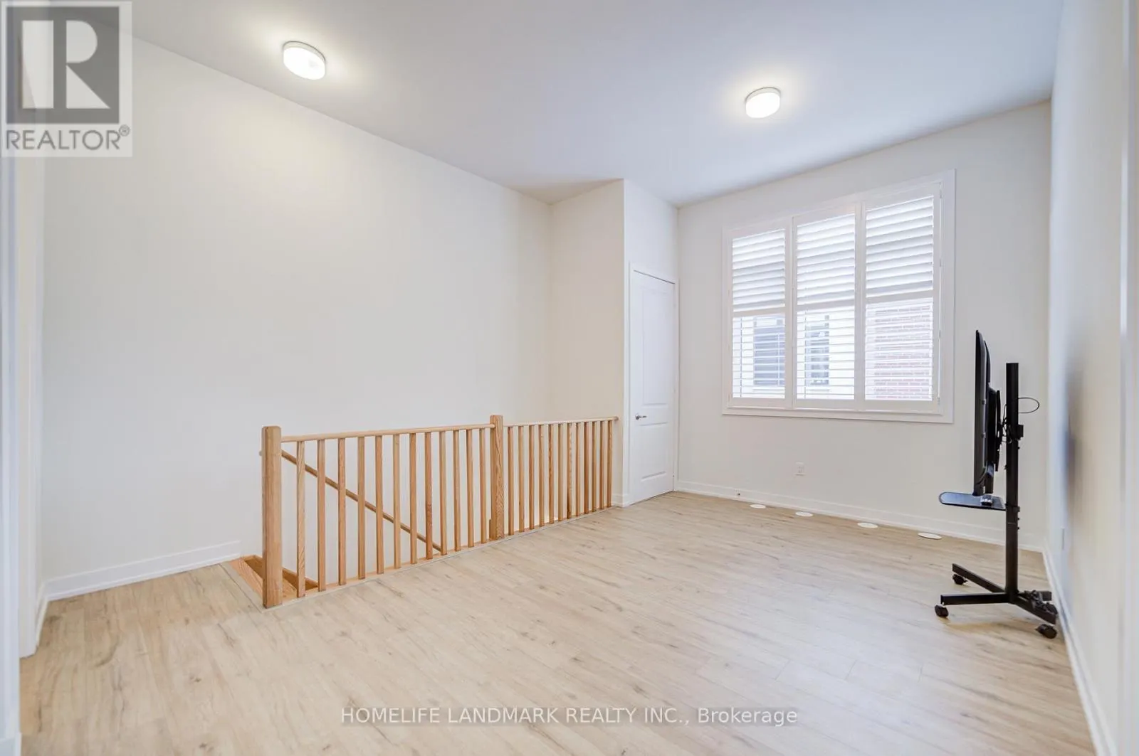 33 GOLDEN FERN STREET