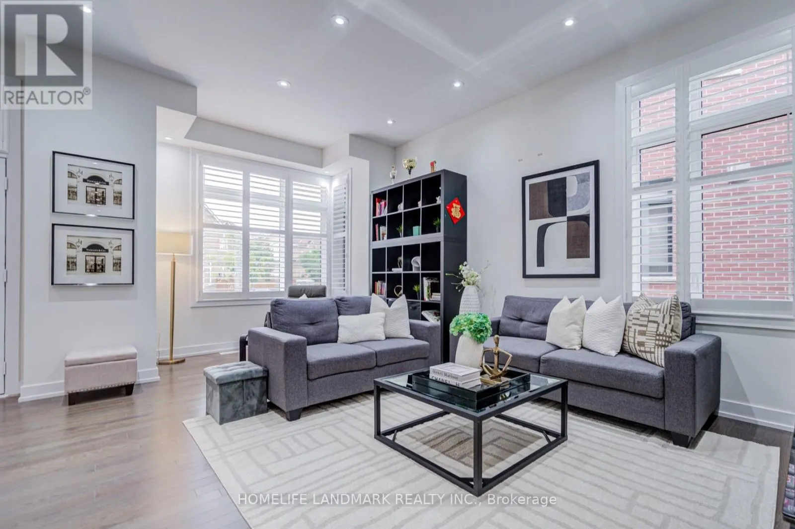 33 GOLDEN FERN STREET