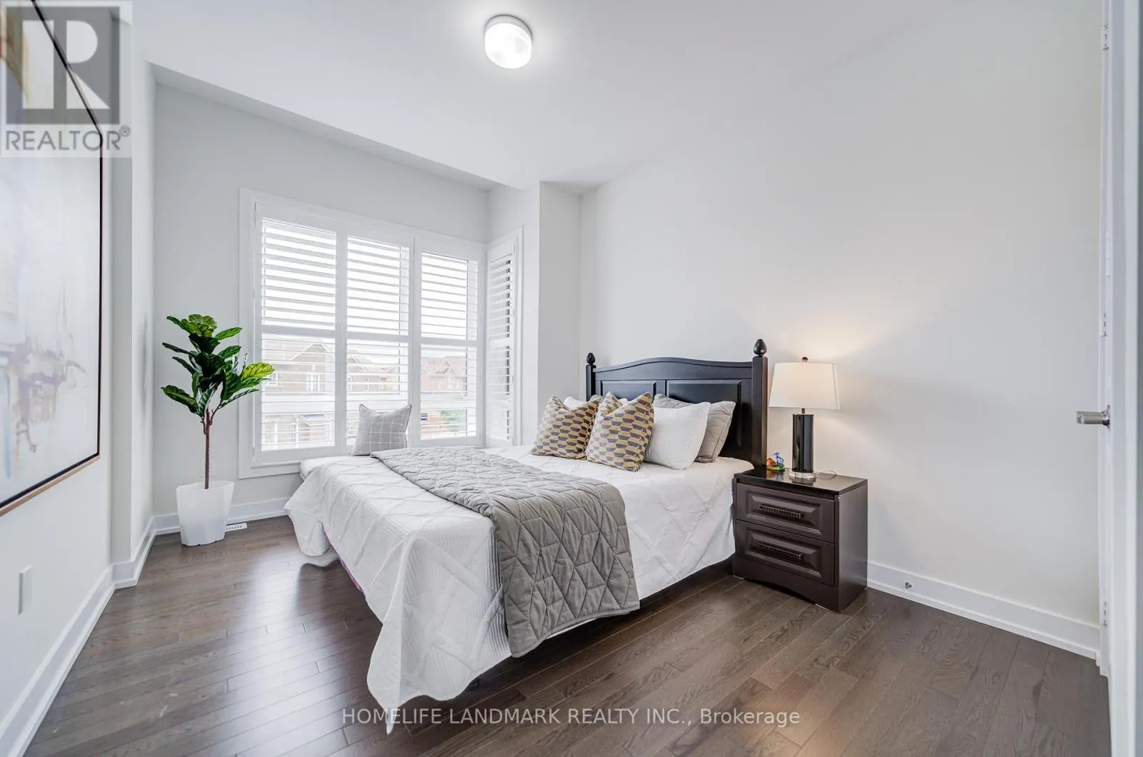 33 GOLDEN FERN STREET