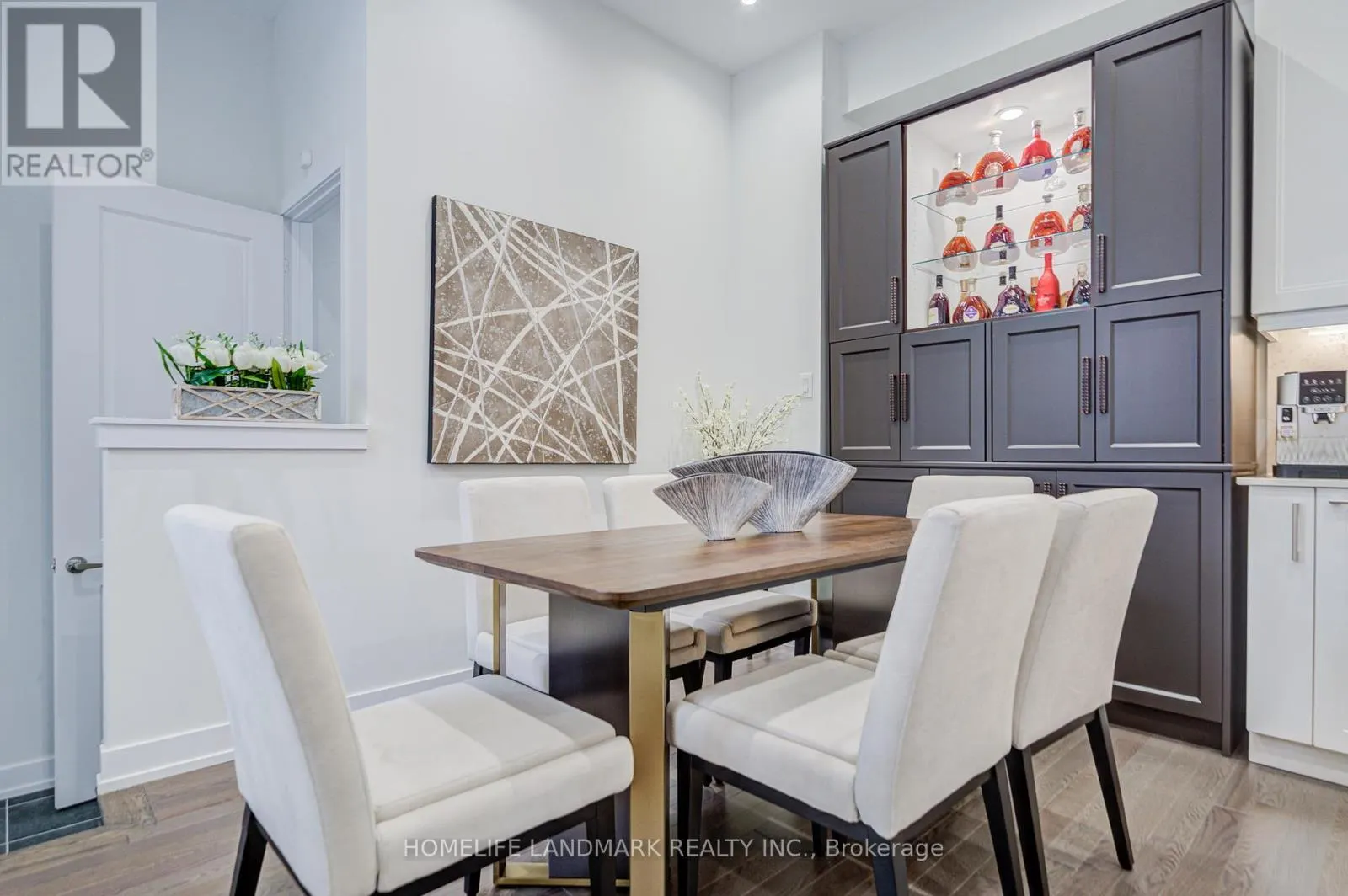 33 GOLDEN FERN STREET
