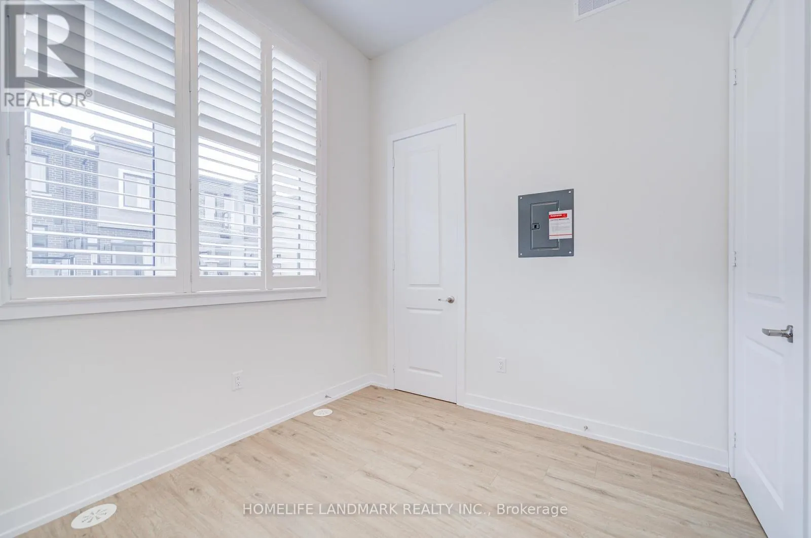 33 GOLDEN FERN STREET