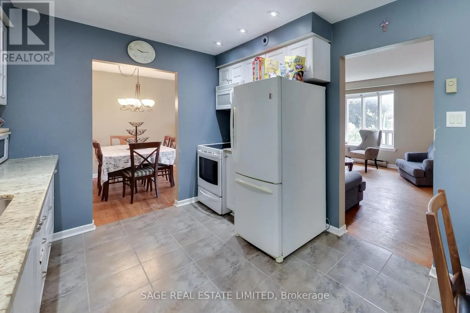6 DUNSINANE DRIVE