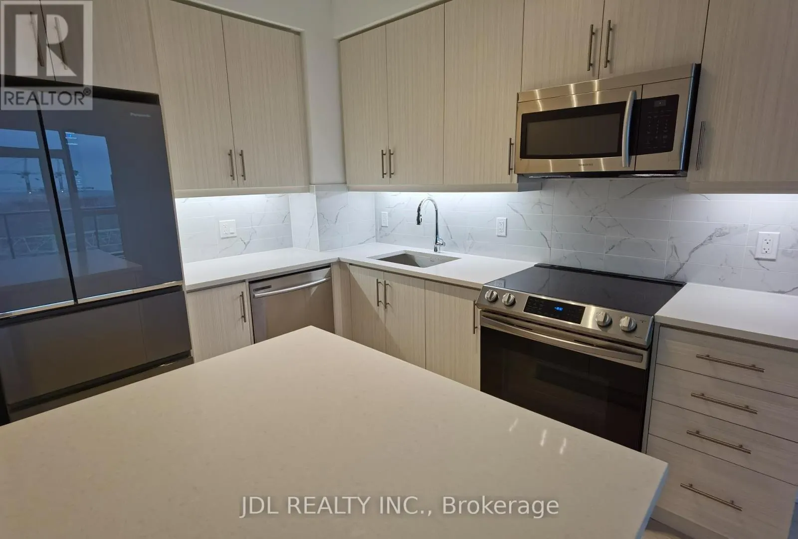 1510 - 75 ONEIDA CRESCENT
