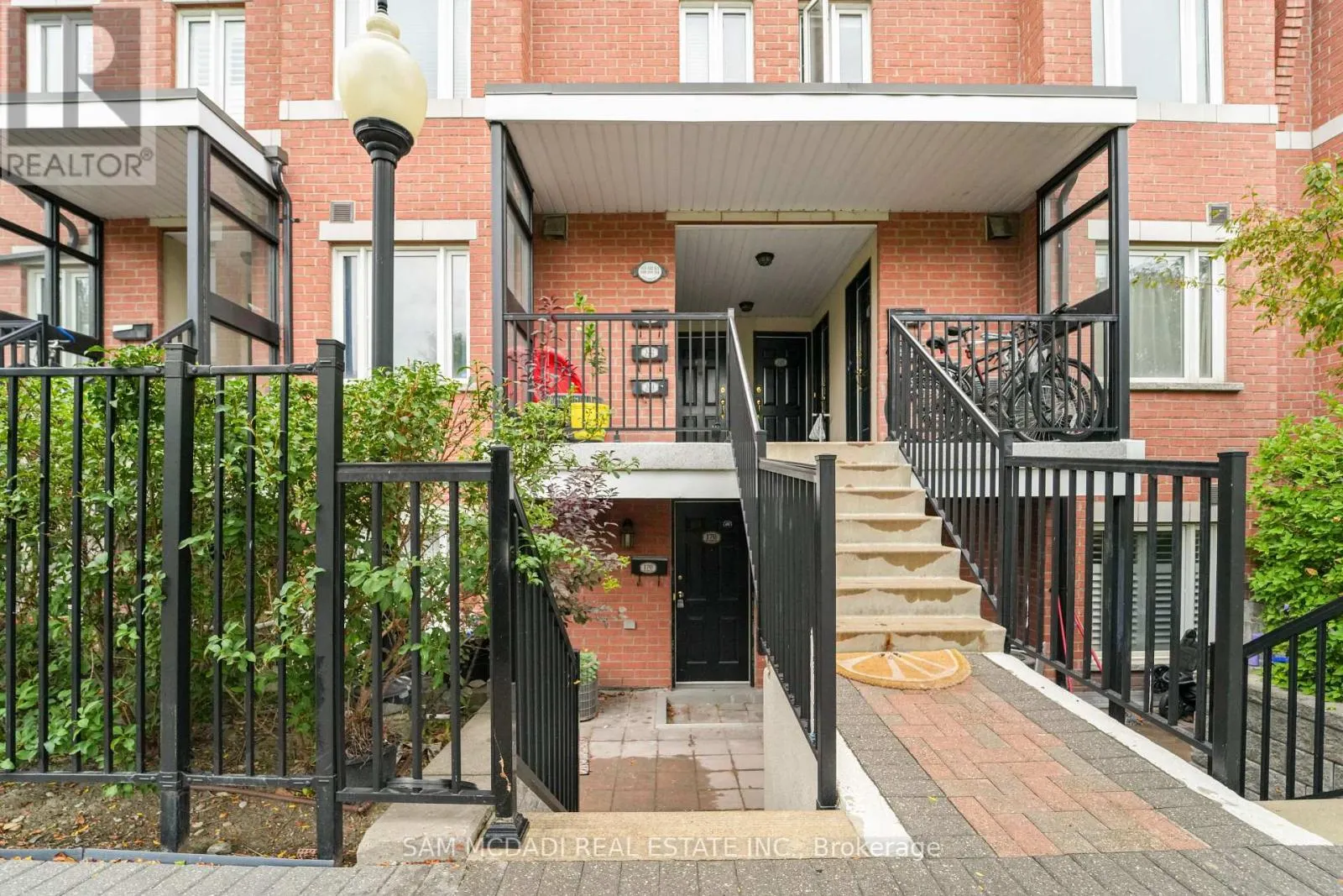 170 - 310 JOHN STREET