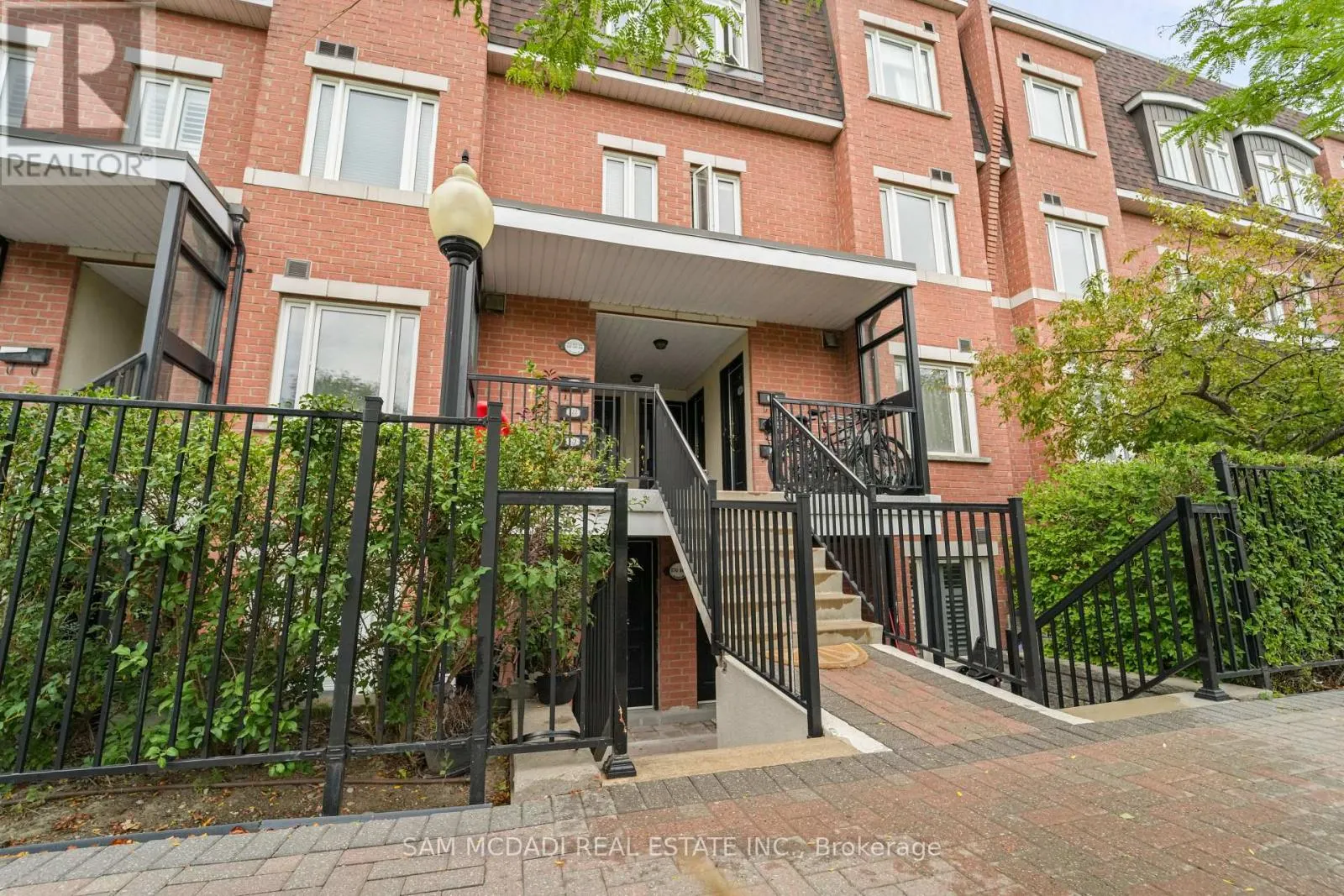 170 - 310 JOHN STREET