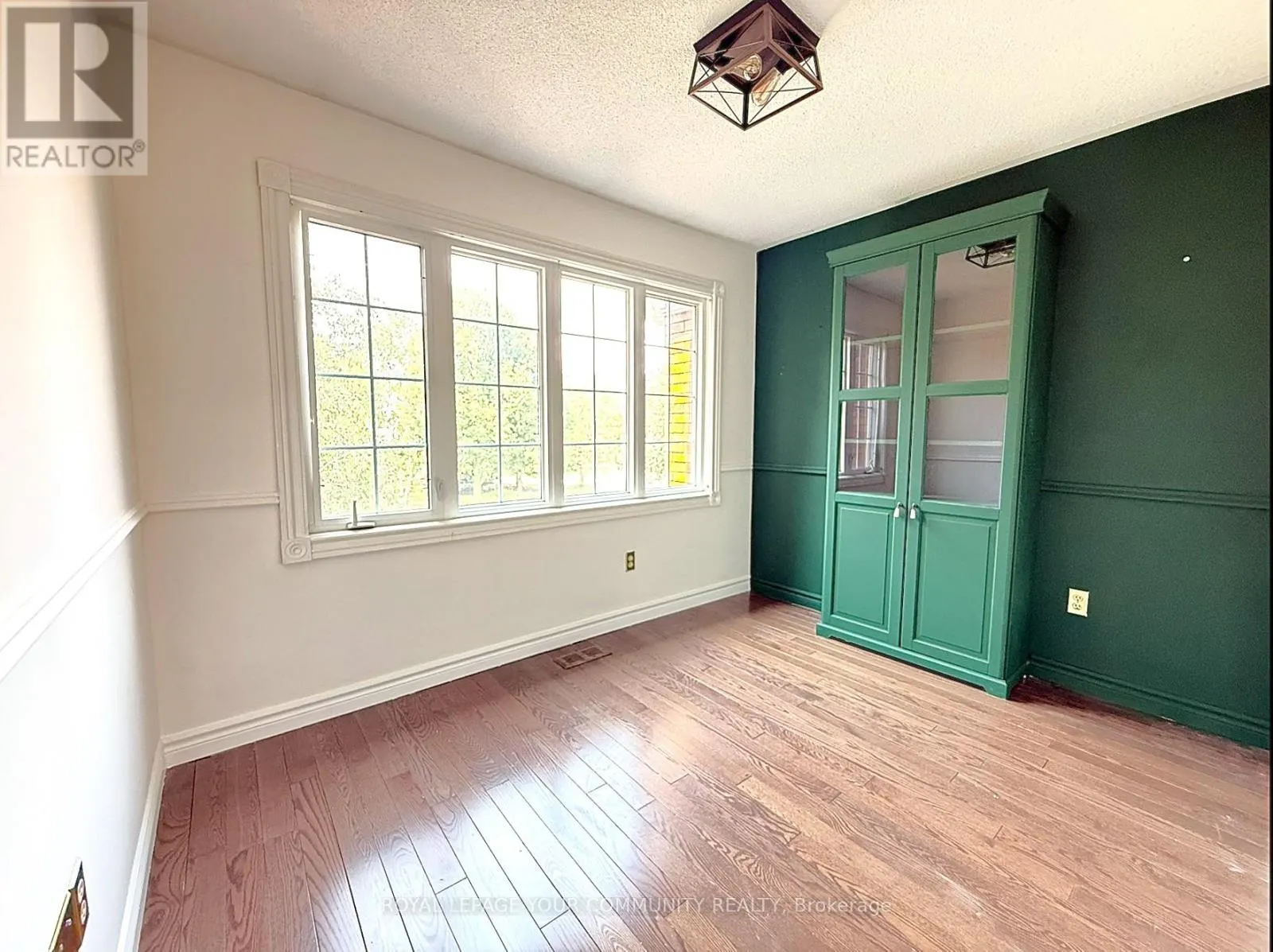 7 CRESCENTVIEW ROAD