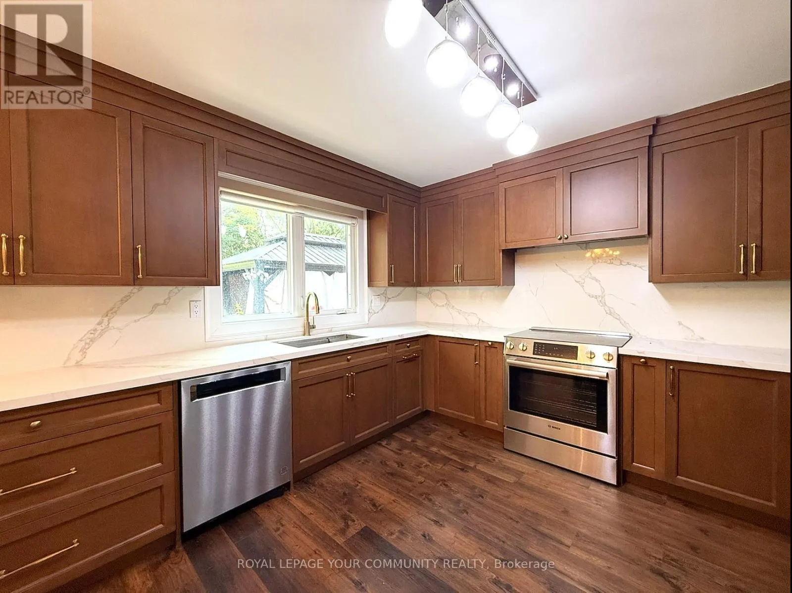 7 CRESCENTVIEW ROAD