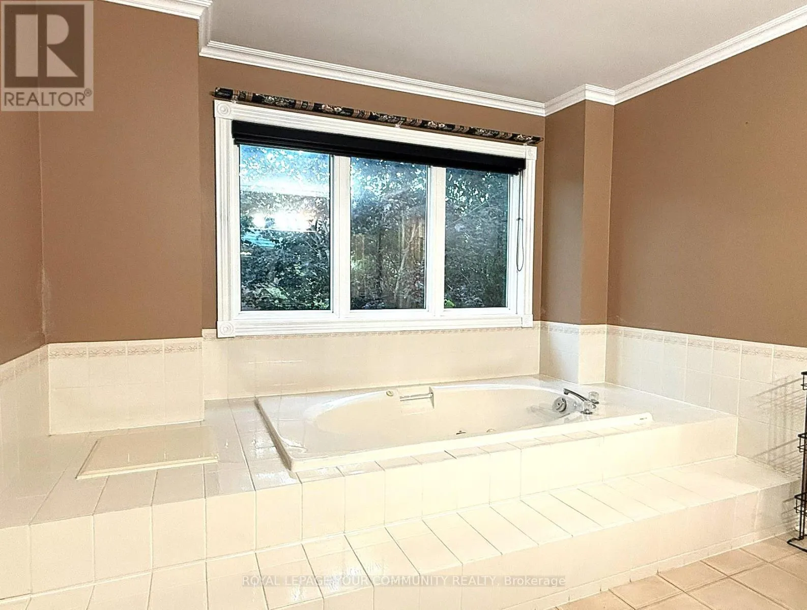 7 CRESCENTVIEW ROAD