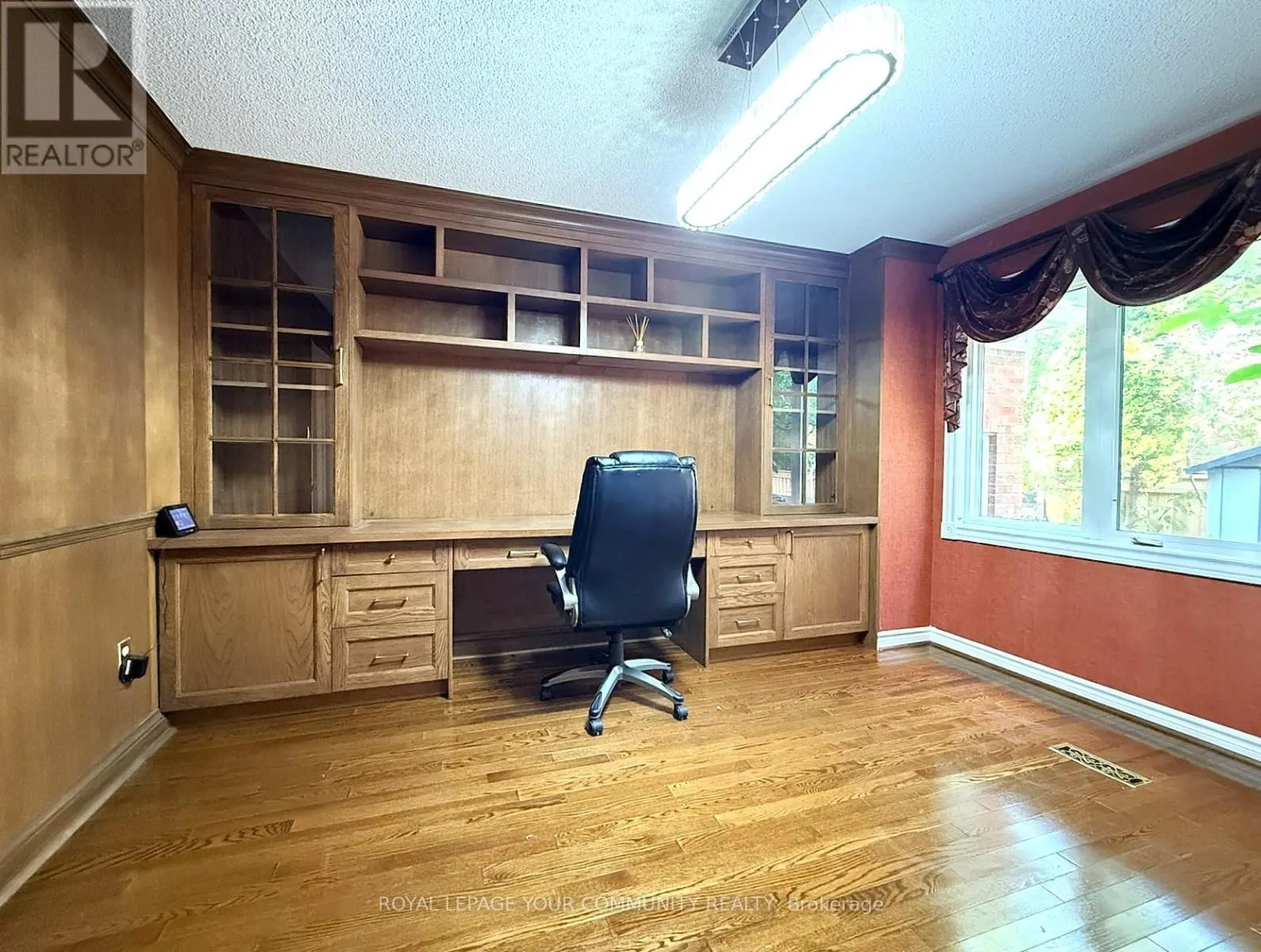 7 CRESCENTVIEW ROAD