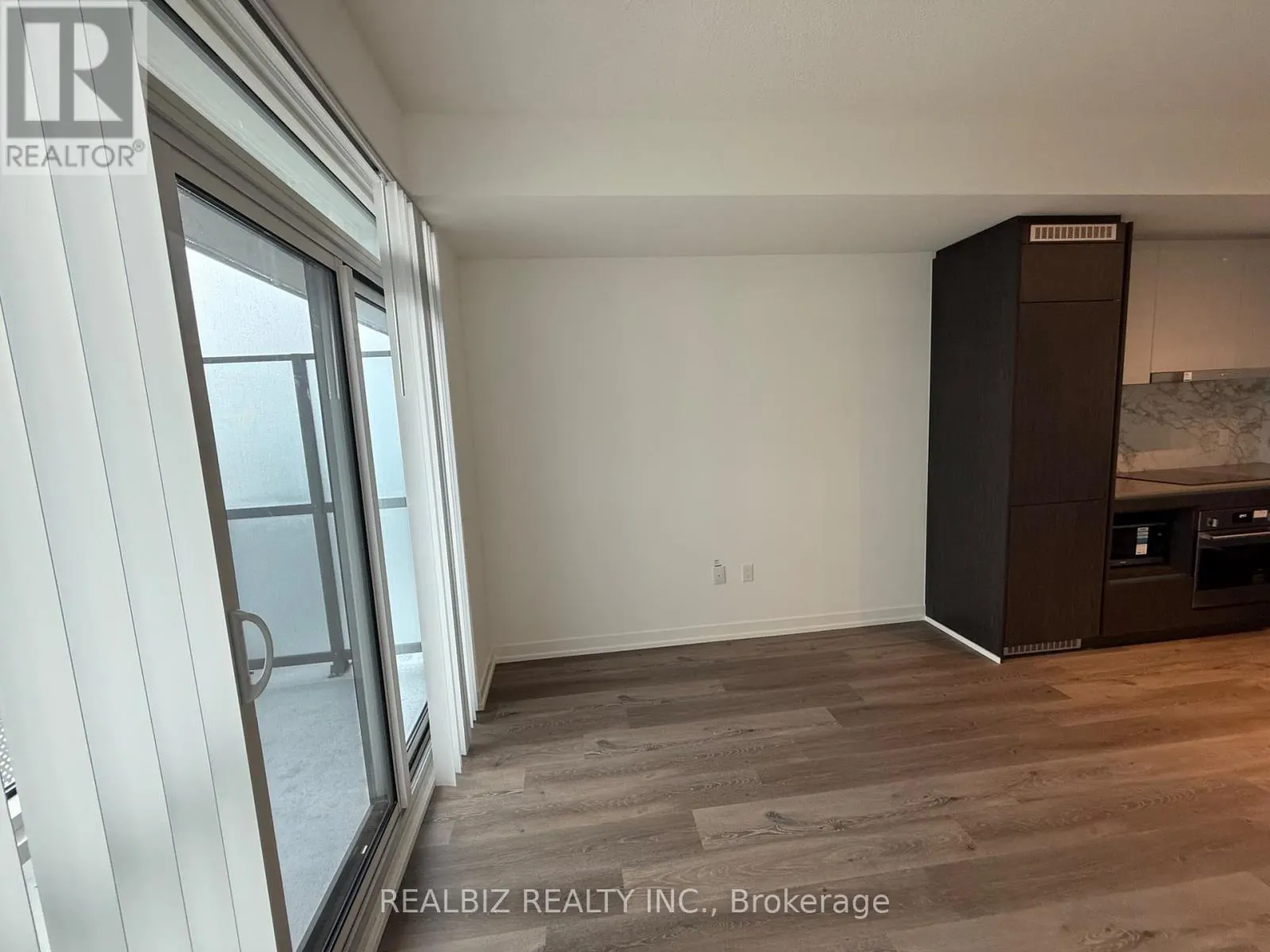 3505 - 28 INTERCHANGE WAY