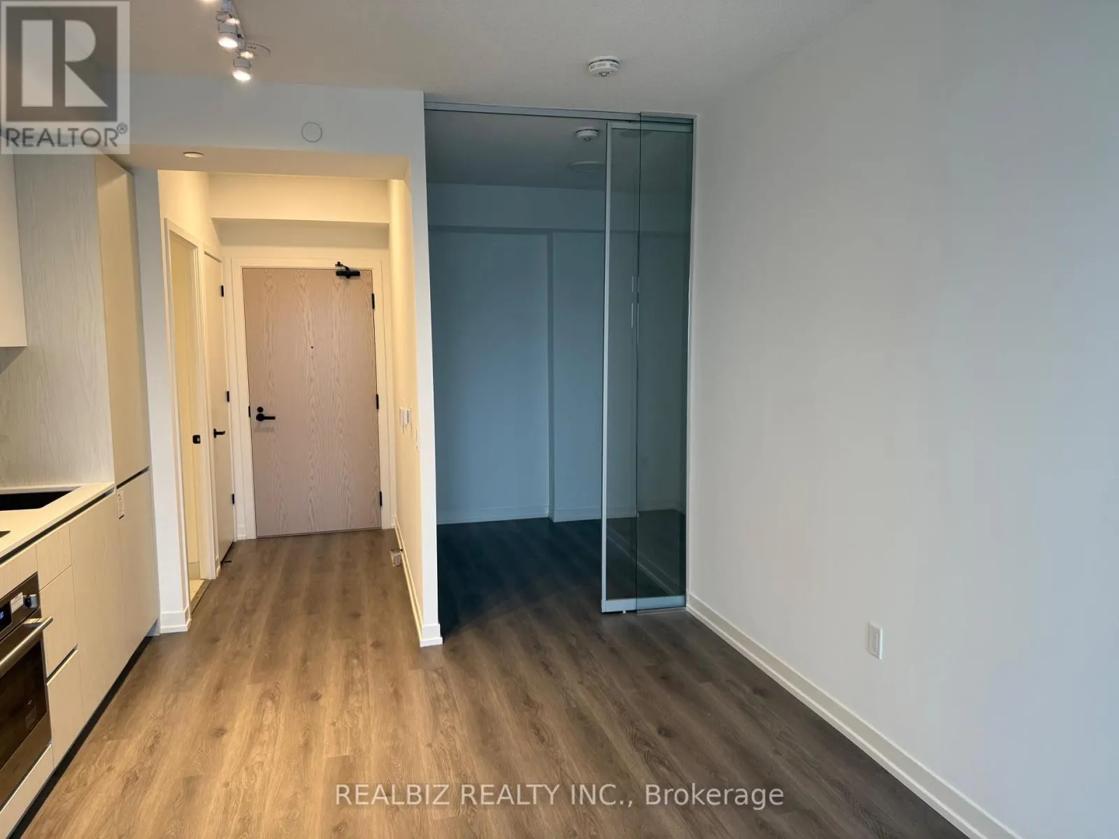 3506 - 28 INTERCHANGE WAY