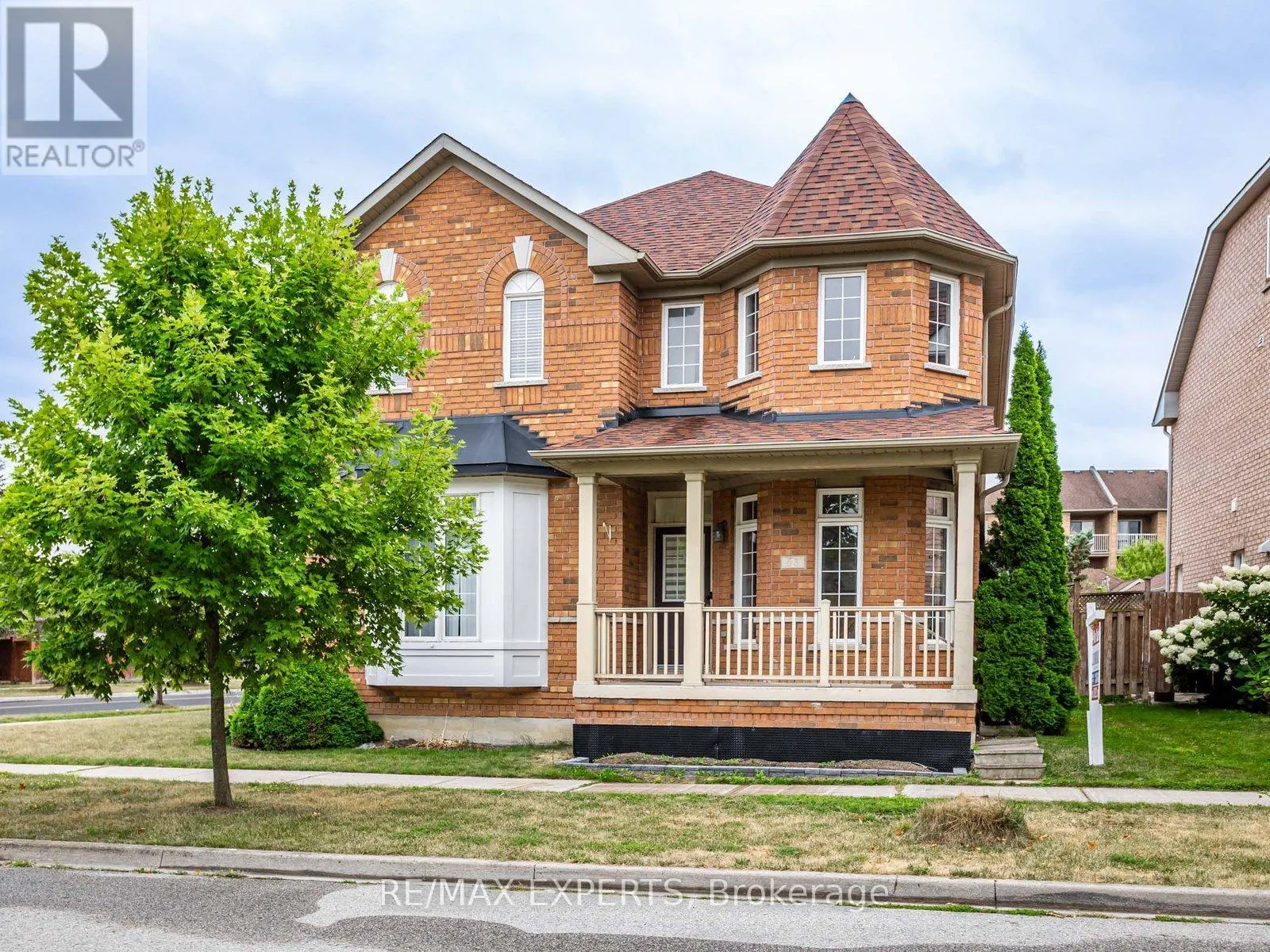 63 RAINBOW VALLEY CRESCENT