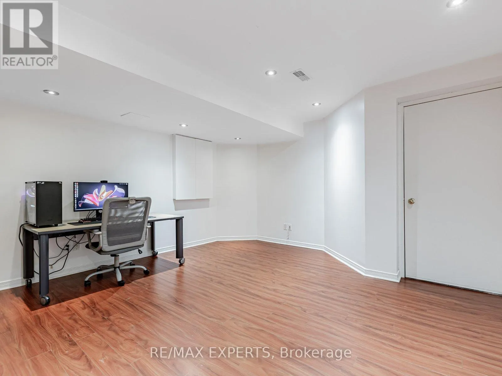 63 RAINBOW VALLEY CRESCENT