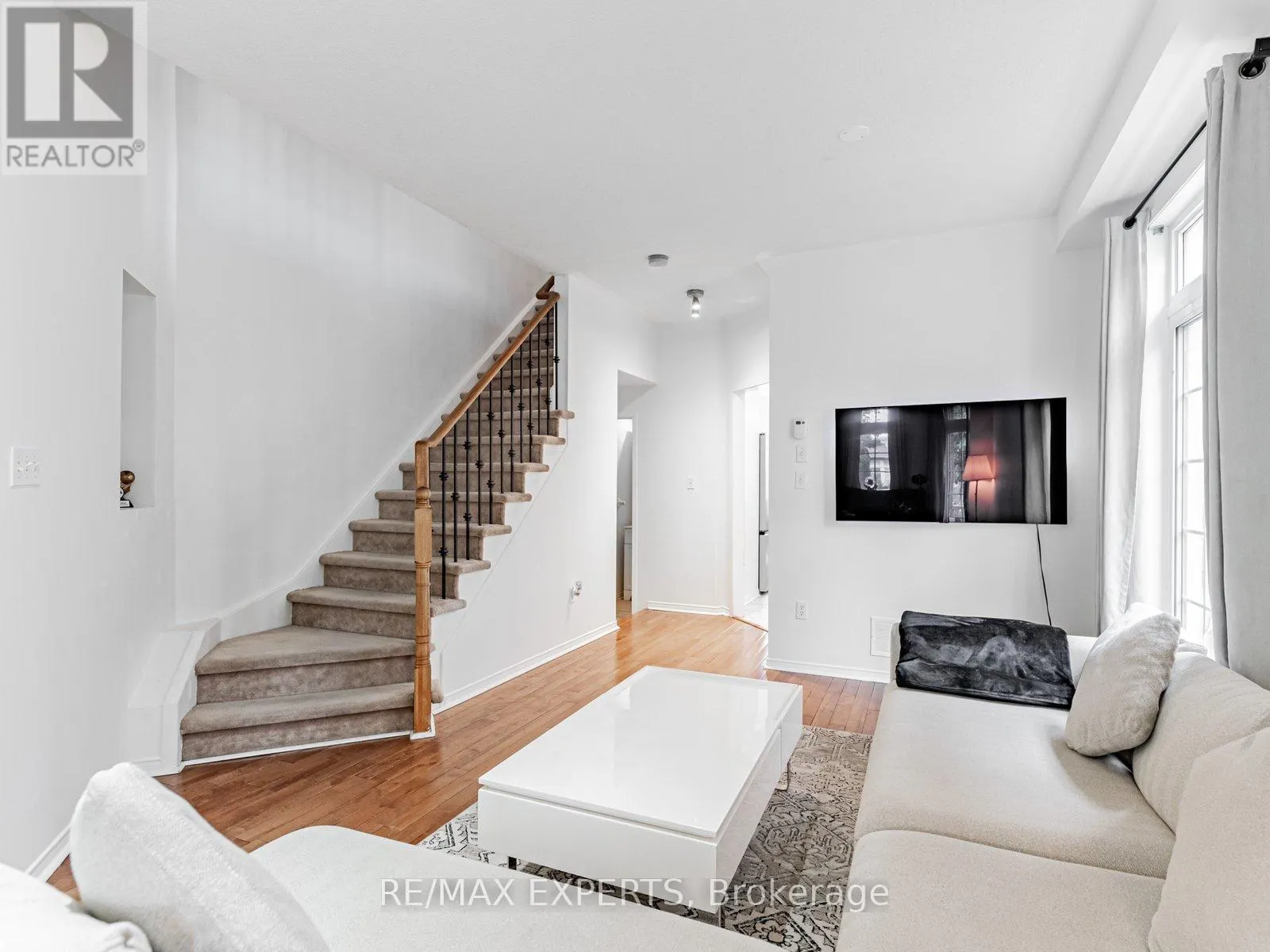 63 RAINBOW VALLEY CRESCENT
