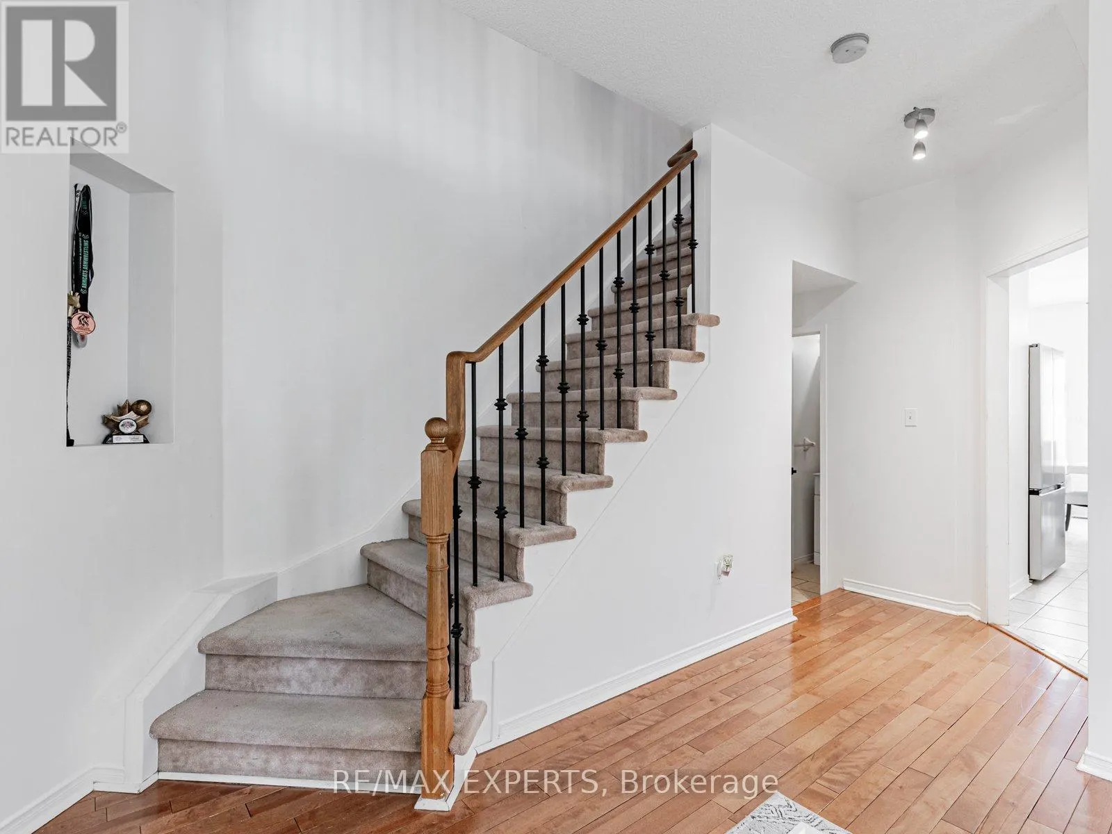 63 RAINBOW VALLEY CRESCENT