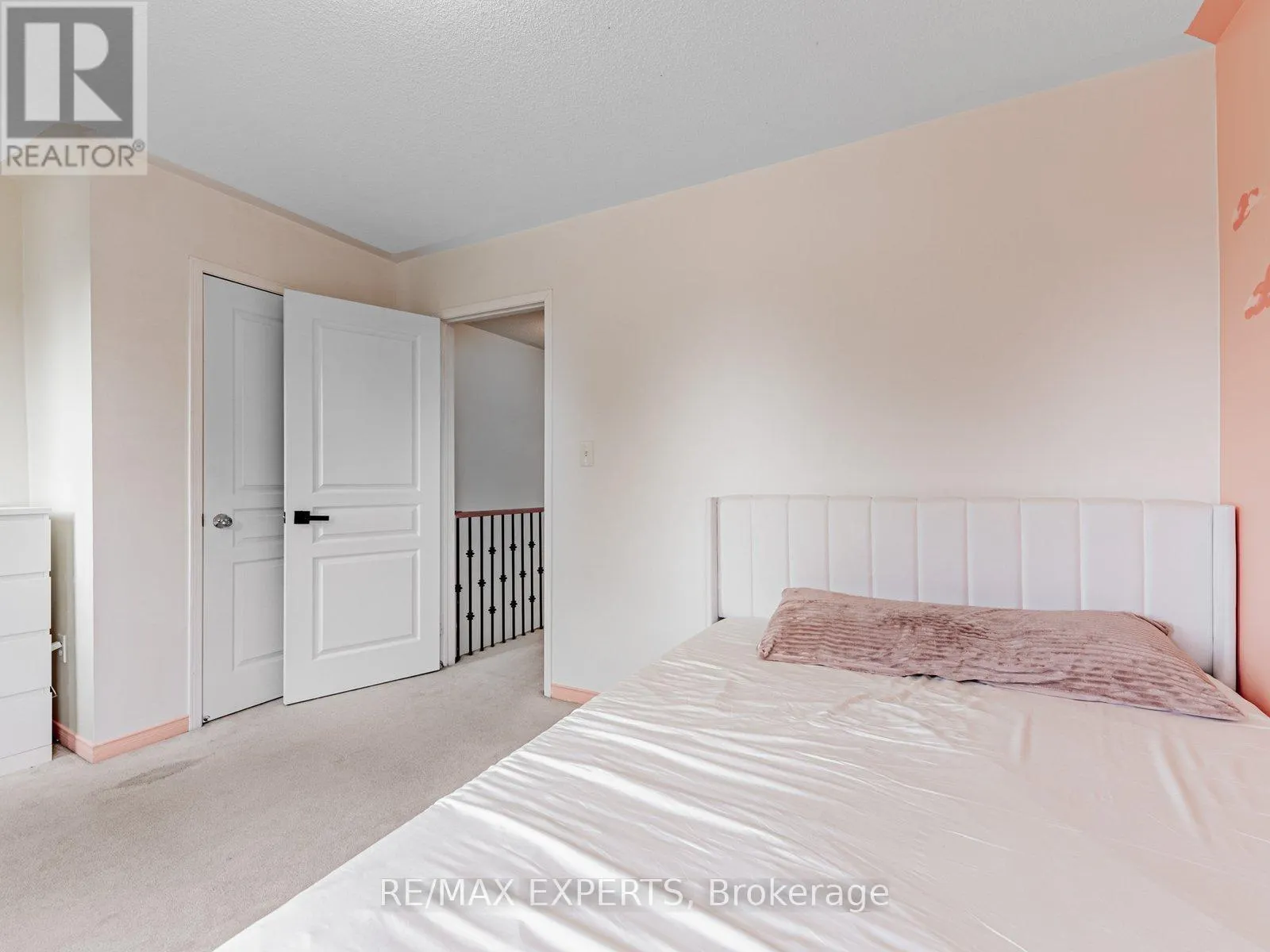 63 RAINBOW VALLEY CRESCENT