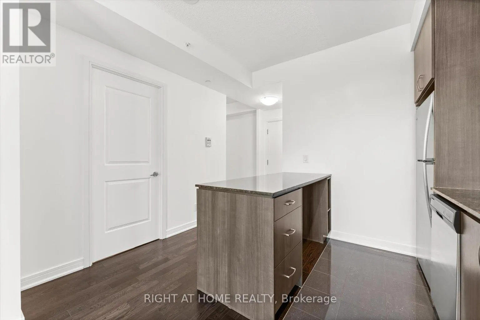 303 - 9199 YONGE STREET