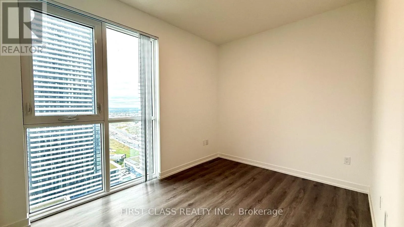 2512 - 28 INTERCHANGE WAY