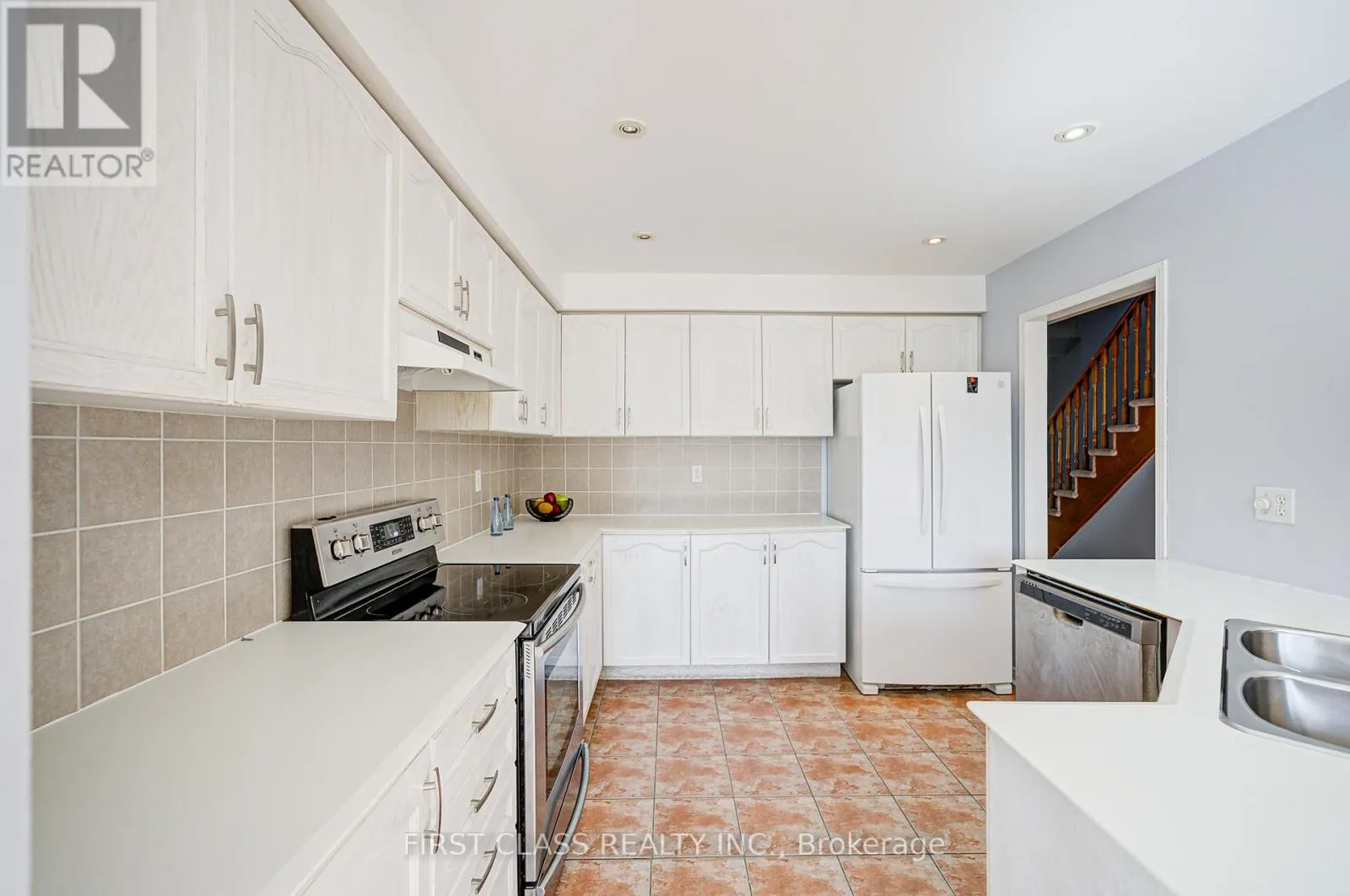 19 BENJAMIN HOOD CRESCENT