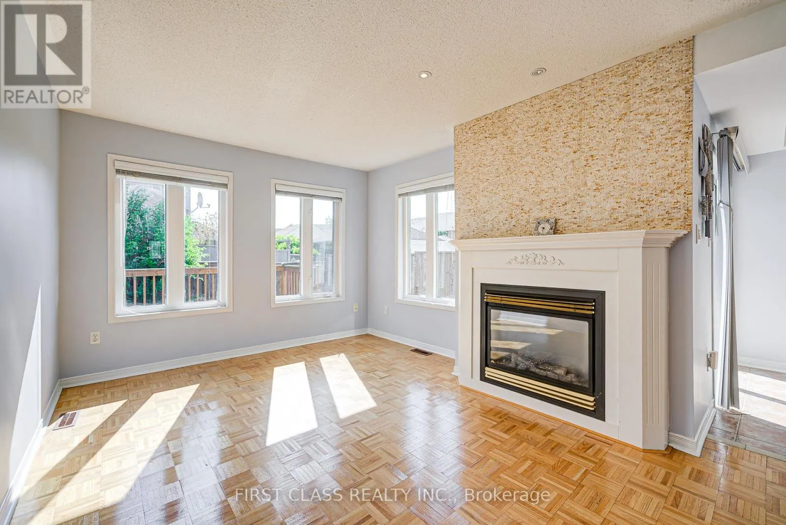 19 BENJAMIN HOOD CRESCENT