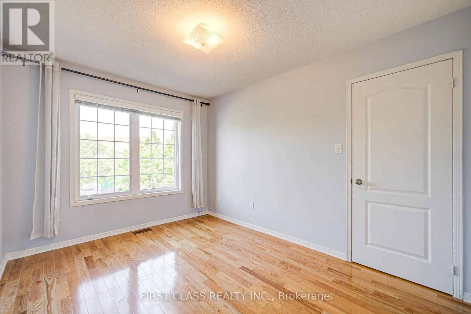 19 BENJAMIN HOOD CRESCENT
