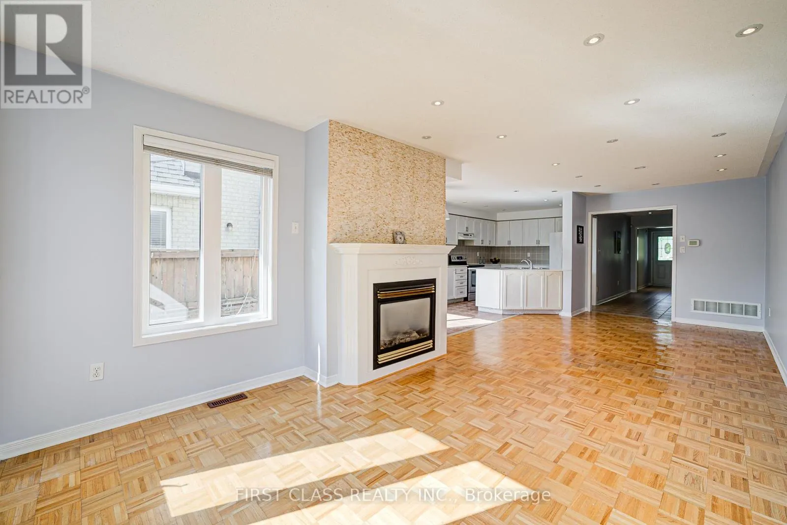 19 BENJAMIN HOOD CRESCENT
