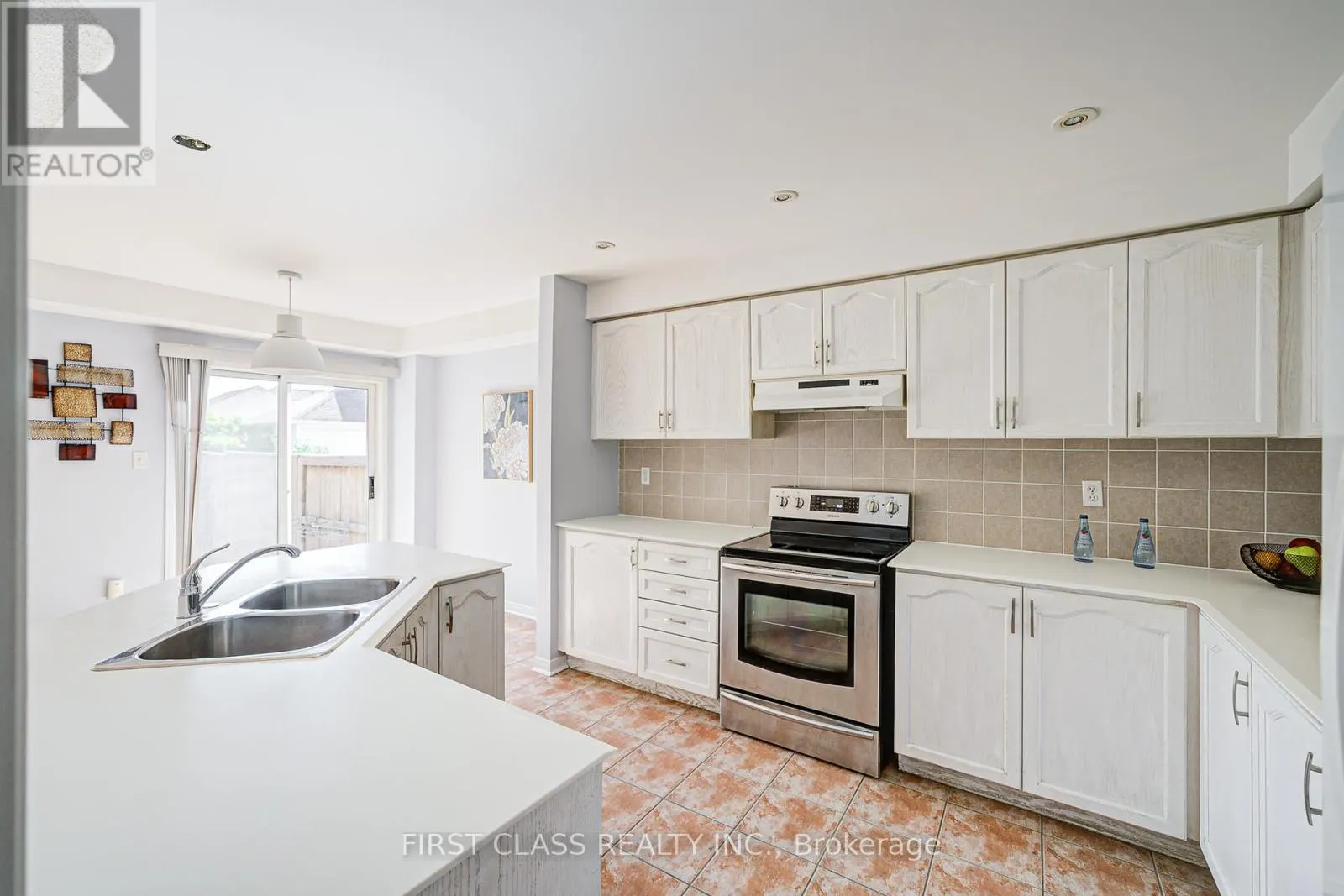 19 BENJAMIN HOOD CRESCENT